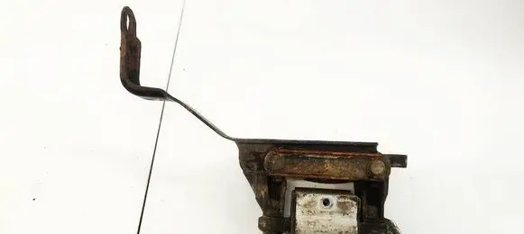 Mercedes-Benz C W203 Engine mount bracket