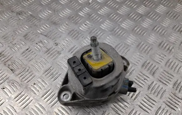 Cadillac CTS Engine mount bracket P22953216