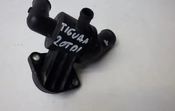 Volkswagen Tiguan Thermostat housing V7548004
