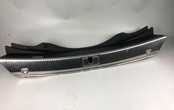 Trunk/boot sill cover protection