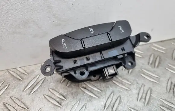 Chevrolet Captiva Steering wheel buttons/switches 96628528