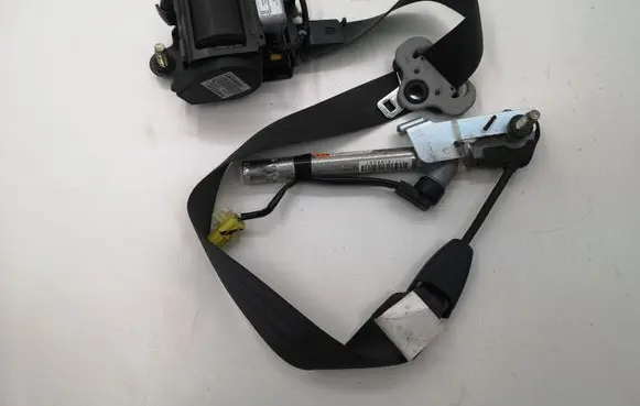 Honda CR-V Front seatbelt A81450SWWE0