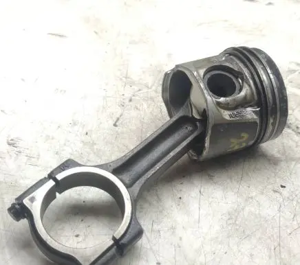 Renault Laguna III Piston 10653