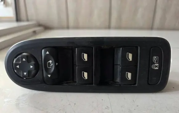 Peugeot 508 Electric window control switch 98026370ZD