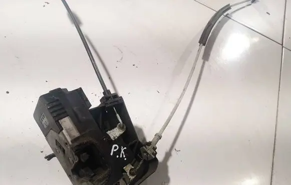 Opel Zafira A Front door lock 24444015