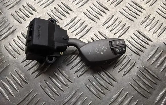 BMW 7 E65 E66 Indicator stalk 01106700