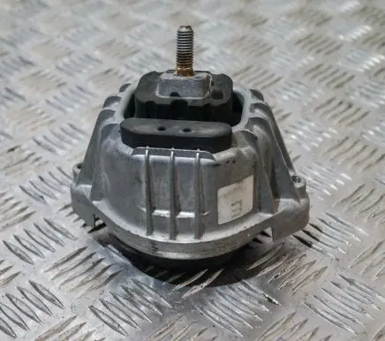 BMW 1 E81 E87 Engine mount bracket