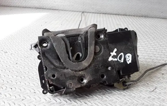 Peugeot 607 Rear door lock