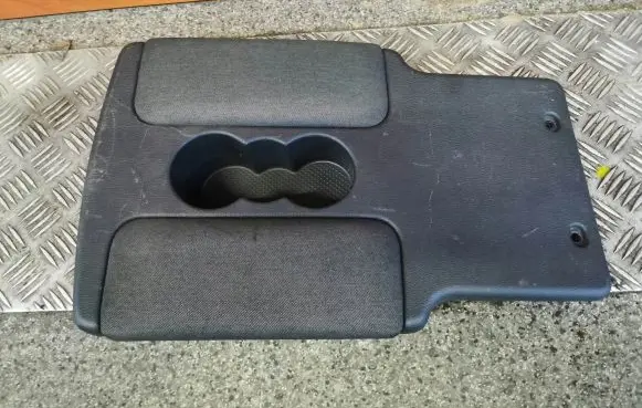 Cup holder front