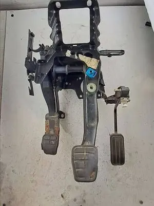 Volkswagen Caddy Pedal assembly 6N1721321 10203308 1598192