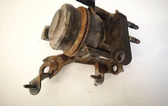 Toyota Corolla Verso E121 Engine mount bracket 