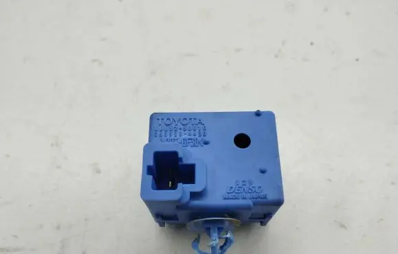 Toyota Avensis T270 Horn buzzer relay 8665250010 0689004430