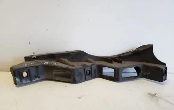 Volkswagen PASSAT B6 Front bumper mounting bracket 3C0807890