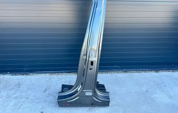 KIA Sorento Pillar (middle) 