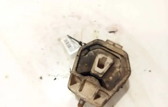 Engine mount bracket