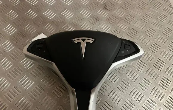 Tesla Model S Steering wheel airbag 0589P1000552
