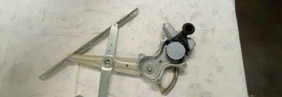 Lexus CT 200H Front door window regulator with motor 8572047110