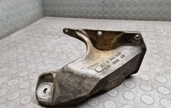 BMW X5 E53 Engine mounting bracket 6751345