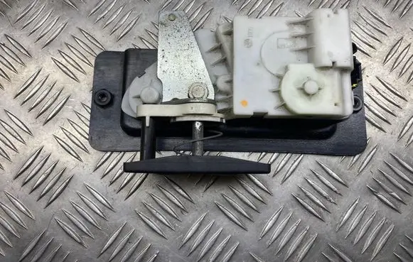 Peugeot 607 Loading door lock 18D5