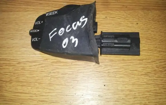 Ford Focus Multifunctional control switch/knob 