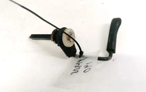 Peugeot 607 Engine bonnet (hood) release handle