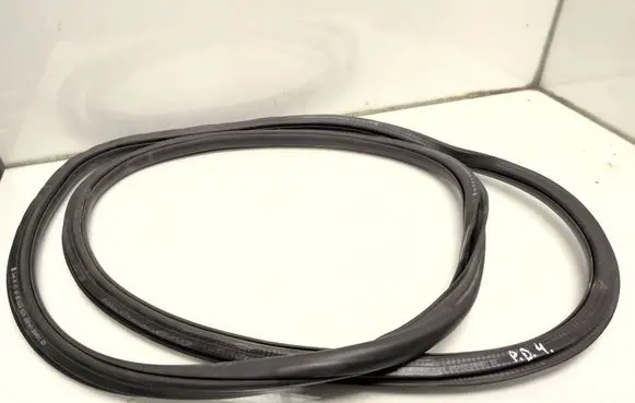 Skoda Superb B6 (3T) Front door rubber seal 3T0867365