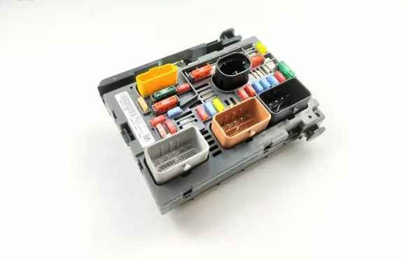 Citroen C5 Fuse module 9667044980
