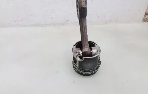 Skoda Octavia Mk2 (1Z) Piston with connecting rod