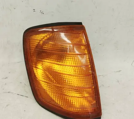 Mercedes-Benz E W124 Front indicator light 1248260543 A1248260543 HELLA