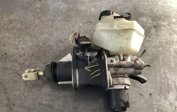 Mercedes-Benz E W211 Master brake cylinder A2114300302 0204251302