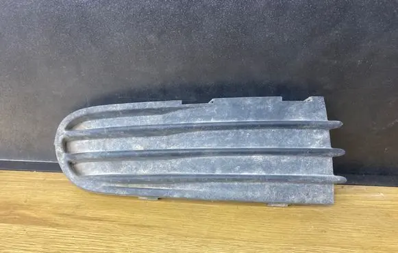 Volvo V50 Front bumper lower grill 30657010