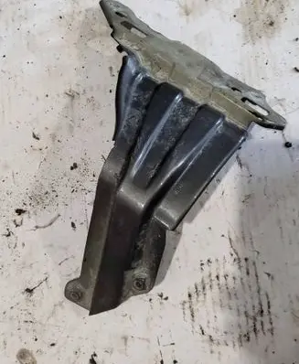 Volkswagen Touran I Fender mounting bracket 1T0821135B