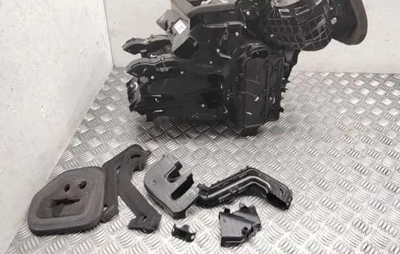 Volvo V70 Interior heater climate box assembly housing P31418278