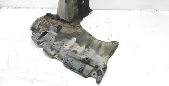 Toyota Avensis T220 Engine splash shield/under tray