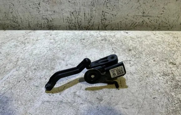 Headlight/headlamp level sensor