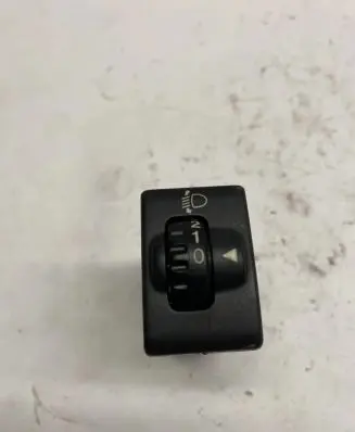 Suzuki Grand Vitara I Headlight level height control switch 32932074