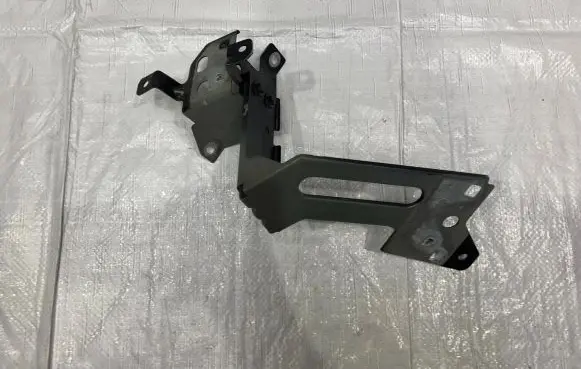 Maserati Grecale Fender mounting bracket