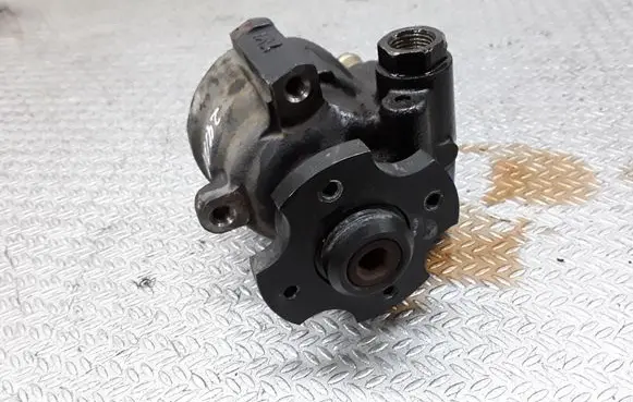Peugeot 607 Power steering pump 9626095180