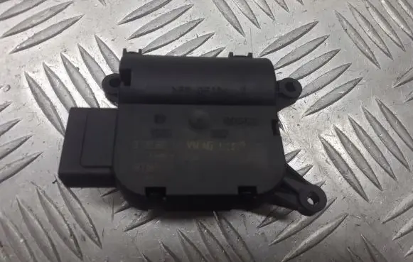 Skoda Octavia Mk2 (1Z) Central body control module 1K0907511