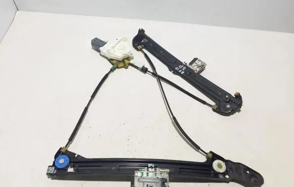 Front window lifting mechanism without motor