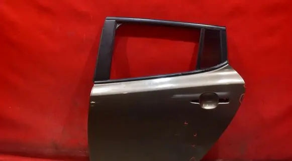 Nissan Leaf I (ZE0) Rear door
