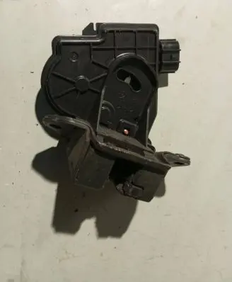 Toyota Auris 150 Loading door lock 