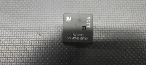 Opel Astra G Fuel pump relay 13306941