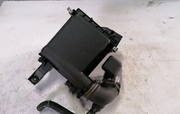Toyota Prius (XW30) Air filter box 1770137170 1770537121