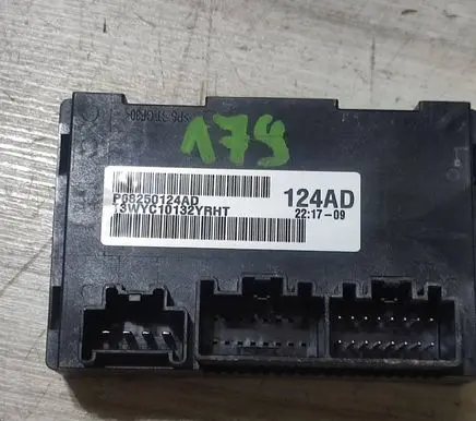 Jeep Grand Cherokee Gearbox control unit/module P68250124AD