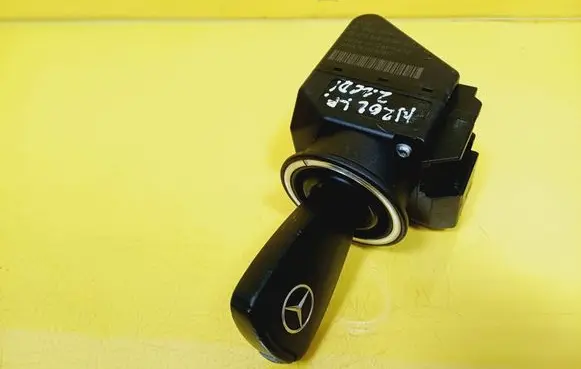 Mercedes-Benz C W202 Ignition lock 2105450208
