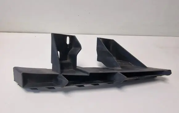 Audi Q7 4L Front bumper mounting bracket 4L0807333A