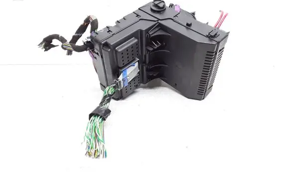 Volvo XC70 Fuse module 30786889 28087583