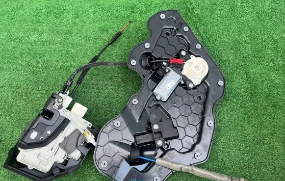 Audi A8 S8 D4 4H Rear door lock 4H0839916 4F0837060