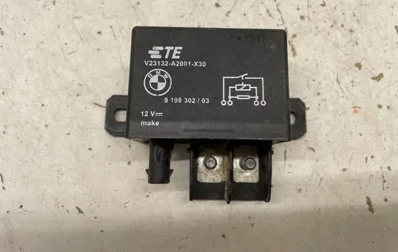 BMW 5 F10 F11 Coolant fan relay 9198302 441319 V23132A2001X30